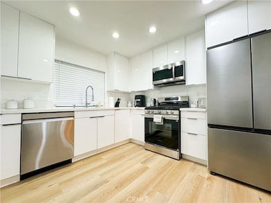 5255 Coldwater Canyon Ave unit D, Sherman Oaks, CA 91401 - photo 4