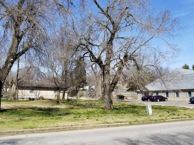 320 S Cherokee Ave, Tahlequah, OK 74464 - photo 3