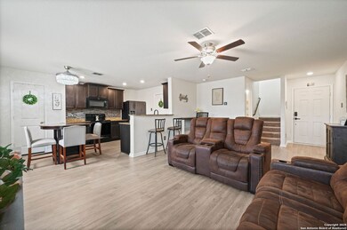 15202 Snug Harbor Way, von Ormy, TX 78073 - photo 5