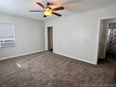 313 N Orphan St, Pryor, OK 74361 - photo 5