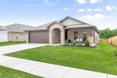 1 year old home, ready for you!