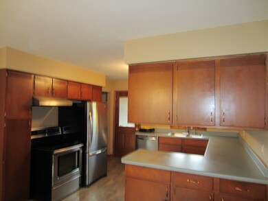 1431 S 17th St, Grand Forks, ND 58201 - photo 5