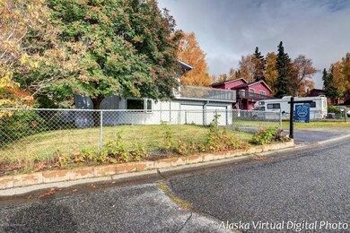Exterior Fenced Yar
