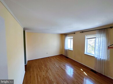 9526 Miranda Ct, Fairfax, VA 22031 - photo 7