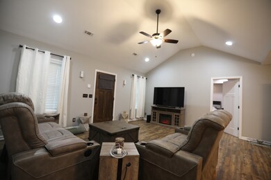 108 E Bomar Ct, Shelbyville, TN 37160 - photo 4