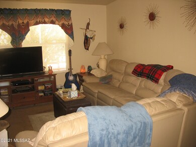 2731 Circle Bar Living Room