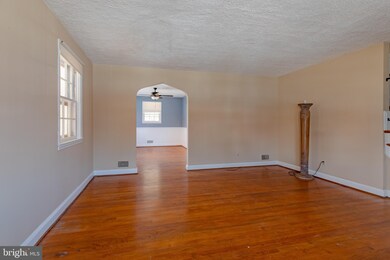 6227 Pilgrim Rd, Baltimore, MD 21214 - photo 5