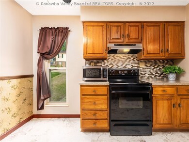 111 Timberlake Cir, Scott Depot, WV 25560 - photo 7