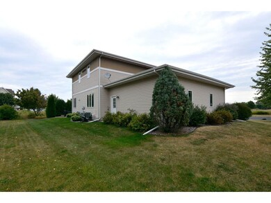 2755 Crinkle Root Dr, Fitchburg, WI 53711 - photo 4