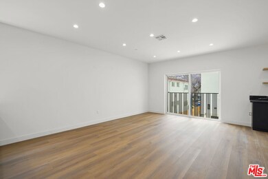 4525 W 17th St unit 1/2, Los Angeles, CA 90019 - photo 2