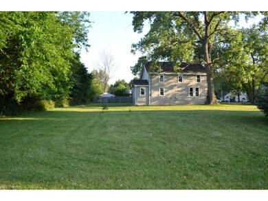 657 Rowelyn Ave, Sheffield Lake, OH 44054 - photo 2