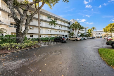 116 Royal Park Dr unit 4D, Oakland Park, FL 33309 - photo 2