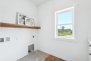 34-web-or-mls-W Tess Crk St-1306-034