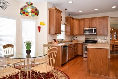 Breakfast area/kitchen