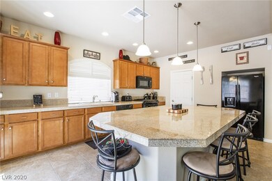 Huge Island/eating area with plenty of counter and