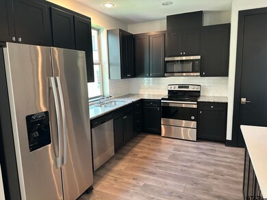 1208 B 1208 B Centennial Trail, Tyler, TX 75703 - photo 4