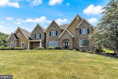 6668 Paddock Ct, Coopersburg, PA 18036 - photo 2