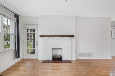JR 205 W North Broadway 014-