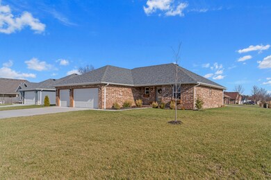 1214 S Fountain Dr-3