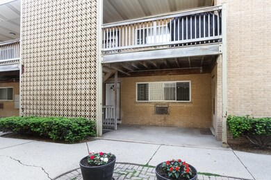 1744 E Oakton St unit 105-P3, Des Plaines, IL 60018 - photo 3