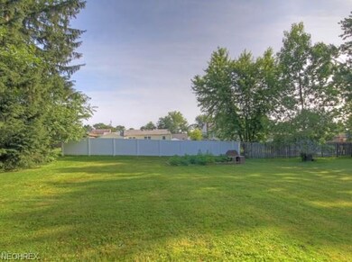 483 W Omar St, Struthers, OH 44471 - photo 2