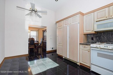 Eat in kitchen opposite view