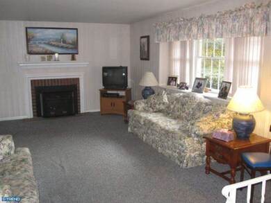 911 Louise Ln, West Chester, PA 19382 - photo 2