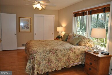 3504 Barkley Dr, Fairfax, VA 22031 - photo 7