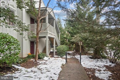 2326 Hunters Run Dr, Reston, VA 20191 - photo 2