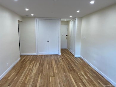 142-20 84 Dr unit 4D, Briarwood, NY 11435 - photo 2