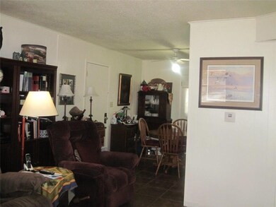 Living Room/Dining