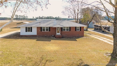 573 Langston Rd, Newton Grove, NC 28366 - photo 2