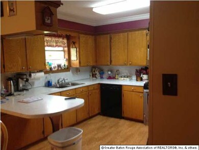 Great kitchen! Stainless steel appliances.