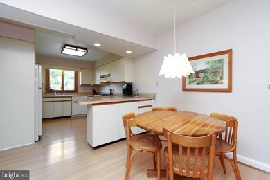 8221 Thornton Rd, Towson, MD 21204 - photo 7