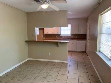 2713 Mustang Rd, Alvin, TX 77511 - photo 7