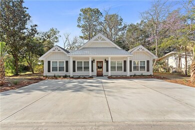 This one-level new and renovated cottage lives lar