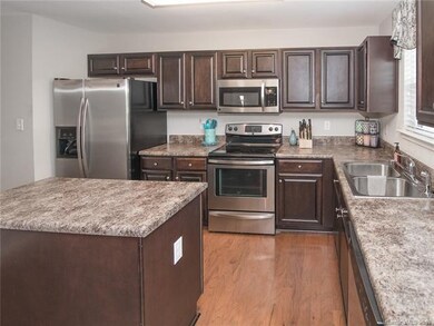 634 Hallstead St, Concord, NC 28025 - photo 6