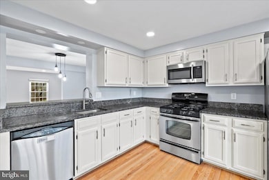 1481 Autumn Ridge Cir, Reston, VA 20194 - photo 5