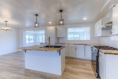 Center Inland with Bar Seating