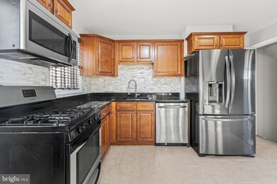 6733 Kenyon Dr, Alexandria, VA 22307 - photo 2