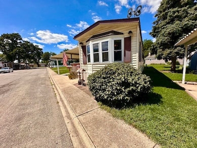 1336 Douglas Ave unit 13, Montgomery, IL 60538 - photo 2