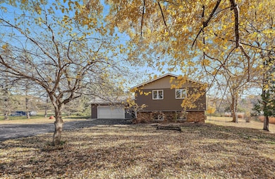 967 Sherman Rd, Hudson, WI 54016 - photo 2