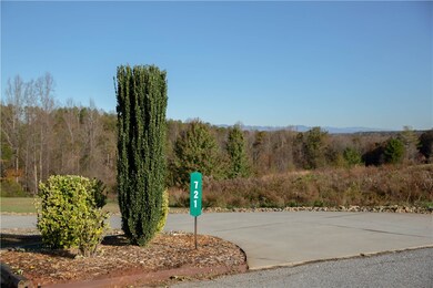 Seasonal mountain views.