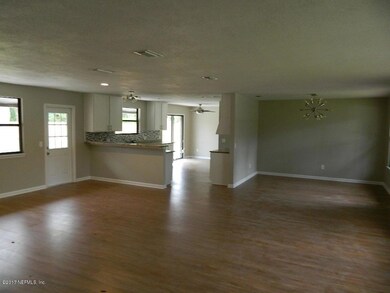 8166 Veracruz Dr, Jacksonville, FL 32211 - photo 4