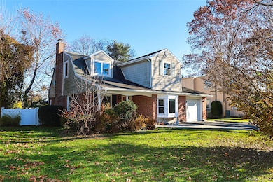 174 Parkside Dr, Roslyn Heights, NY 11577 - photo 2