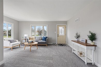 1000 E Ave NW, Cedar Rapids, IA 52405 - photo 3