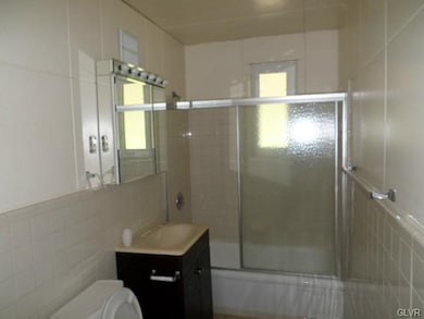 3453 Lanark Rd unit 1, Coopersburg, PA 18036 - photo 3