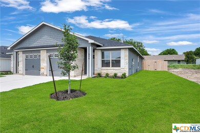 606 Campus St, Troy, TX 76579 - photo 2