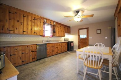 Brand New Floors & Re-surfaced counter tops!