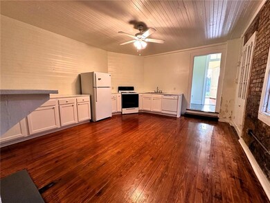 Kitchen, wide angle